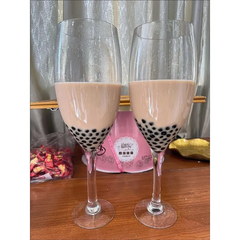 LY THUY TINH UỐNG KHỔNG LỒ