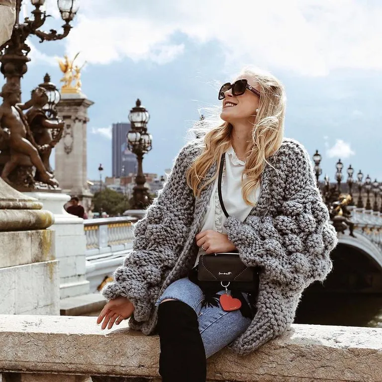 Áo khoác len móc trẻ trung