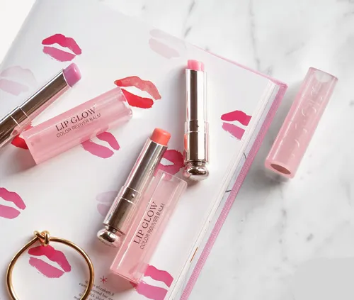 Thiết kế son dưỡng Dior Addict Lip Glow màu hồng trong suốt sang trọng
