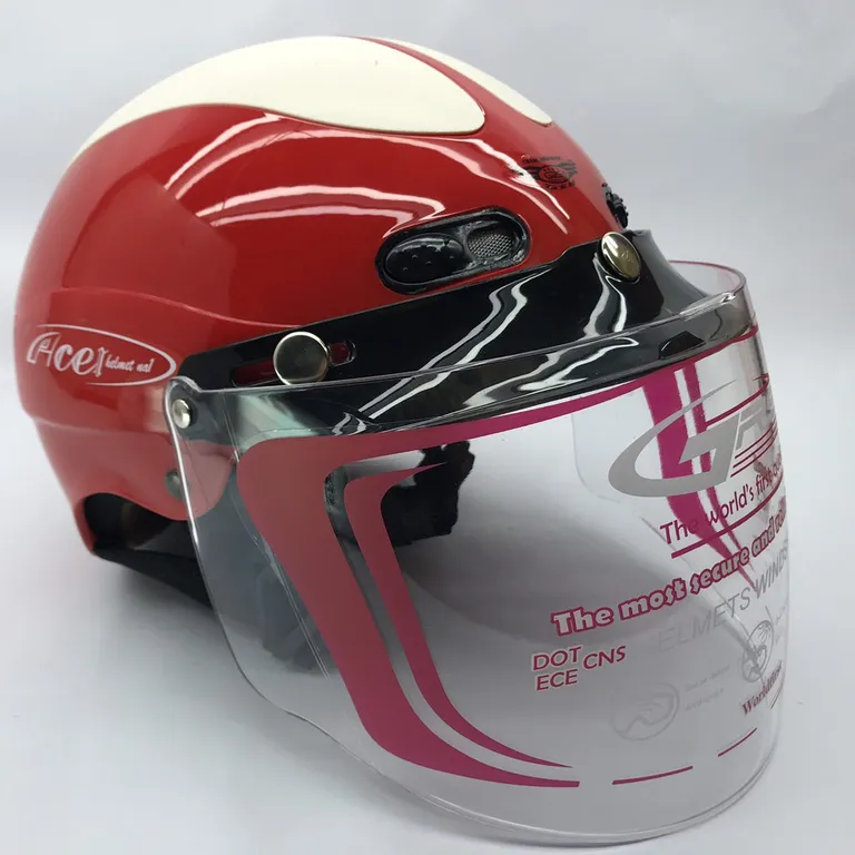 Kính mũ bảo hiểm giúp bảo vệ mắt và da hiệu quả