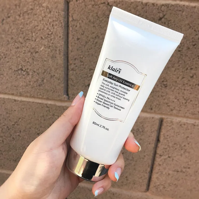 Cách thoa kem chống nắng Klairs