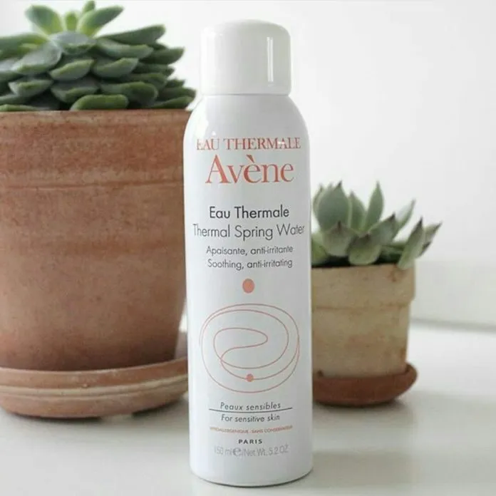 Review xịt khoáng Avène: Cứu tinh cho làn da nhạy cảm, mụn