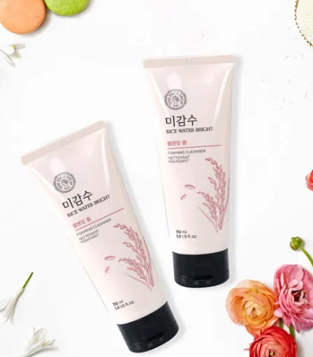 Sử dụng sữa rửa mặt gạo The Face Shop