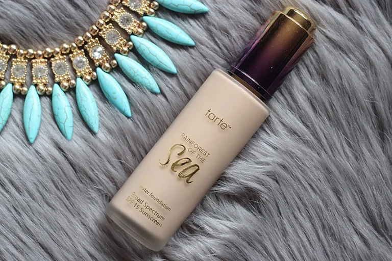 Kem nền Tarte Rainforest of the Sea