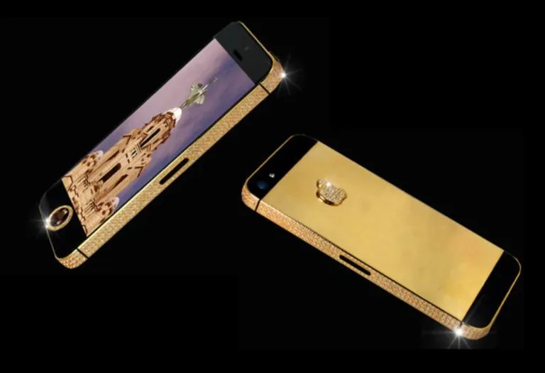 Iphone 5 kim cương đen mẫu điện thoại đắt giá được nhiều người yêu thích.