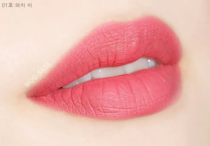 Son It’s Skin màu 01 Watch Me – san hô nhạt tươi tắn