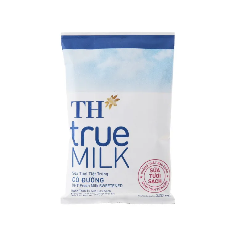 Bé uống sữa TH True Milk