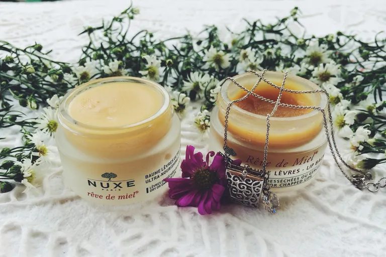 Hướng dẫn sử dụng son dưỡng môi Nuxe hiệu quả