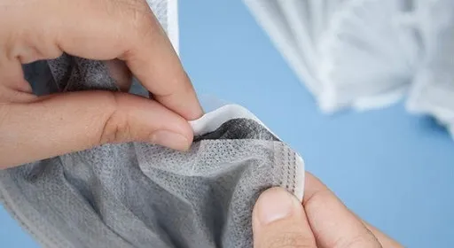 Cách phân biệt khẩu trang y tế thật và giả bằng cách ngâm nước