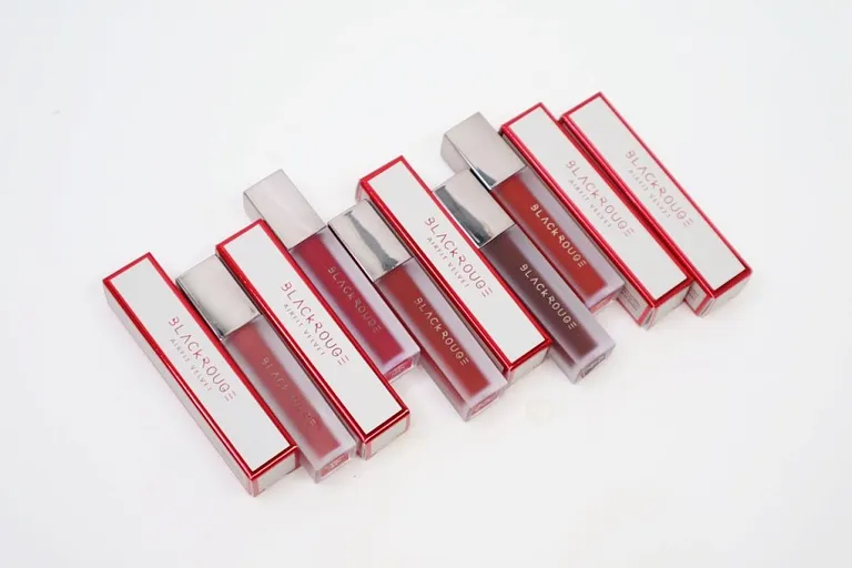 Review Son Black Rouge Air Fit Velvet Tint Version 4: Thiết kế trắng bạc sang trọng, màu thời thượng