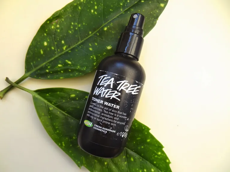 Cách sử dụng Lush Tea Tree Water