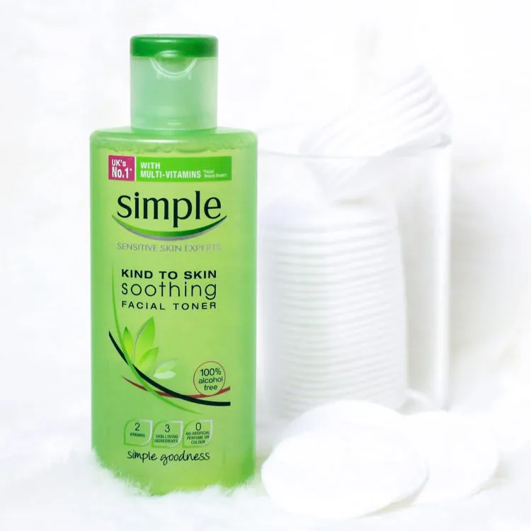Review Toner Simple: 'Nước thần' giá học sinh cho da nhạy cảm?