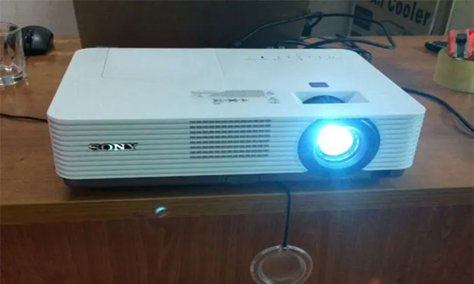 Máy chiếu Sony trong môi trường lớp học