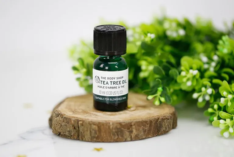 Review tinh dầu tràm trà Tea Tree Oil kháng khuẩn sạch mụn
