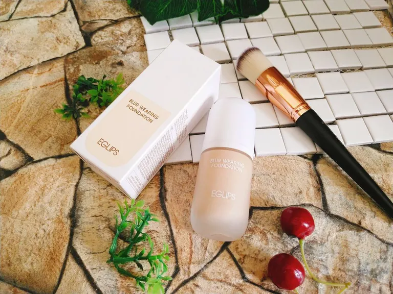 Review kem nền Eglips Blur Wearing Foundation: Lớp nền 'ảo' như filter?