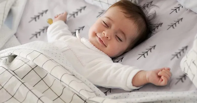 Có nên sử dụng quạt điều hòa cho trẻ nhỏ vào mùa hè?